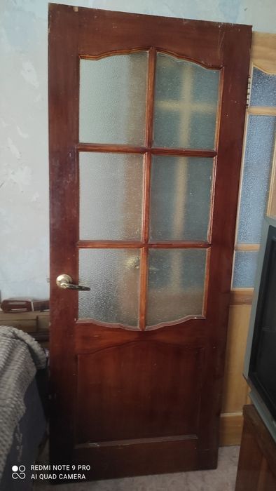 Деревянные двери.