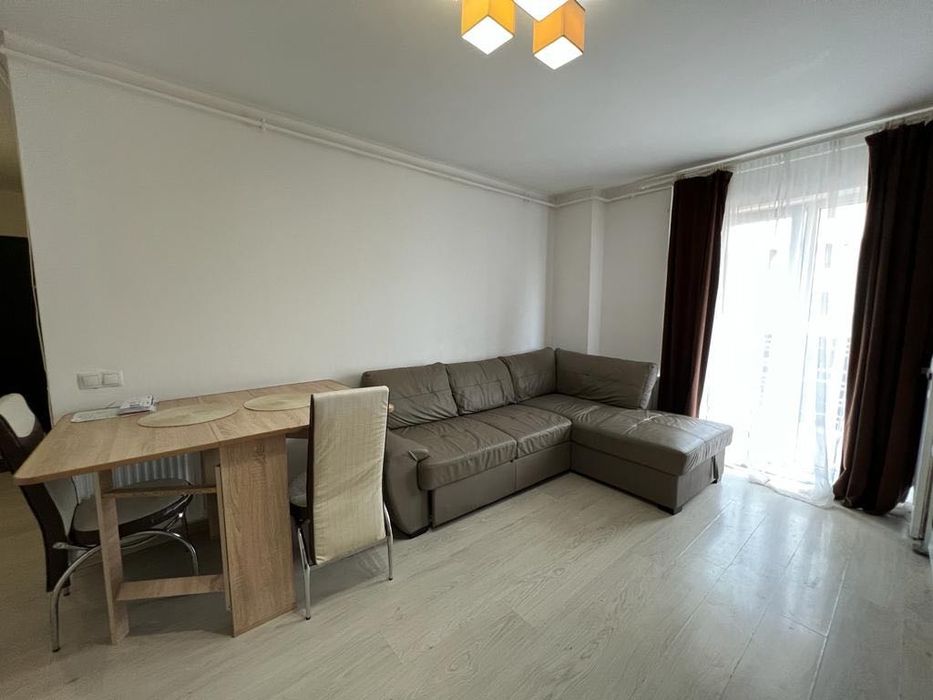 Inchiriez apartament, zona Vivo