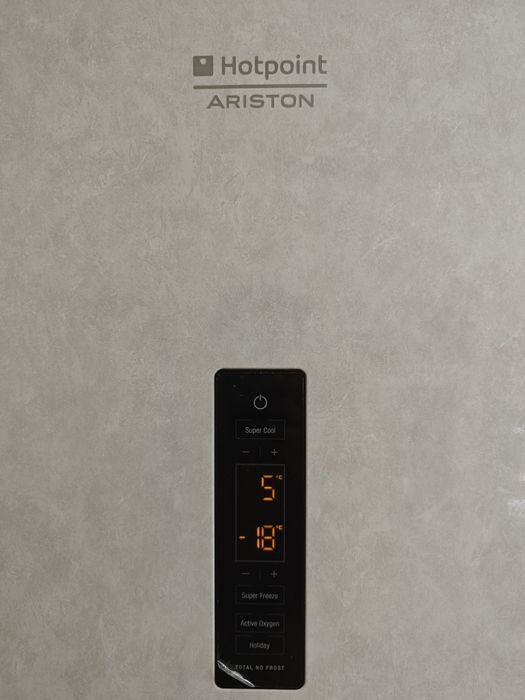 Продам холодильник Аристон Хотпоинт