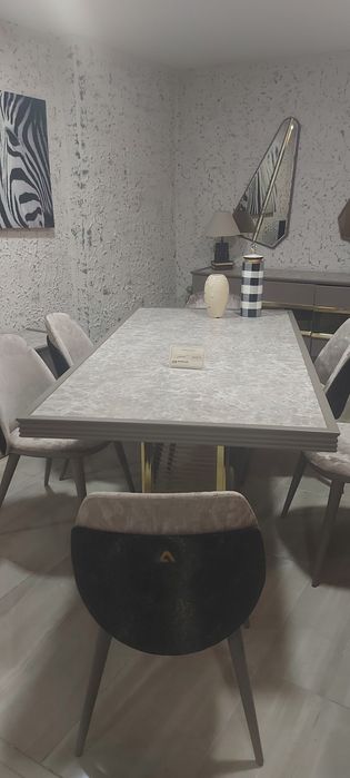 Голяма масивна маса с 6 стола