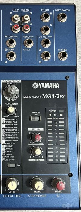 Yamaha MG8/2FX Mixing Console