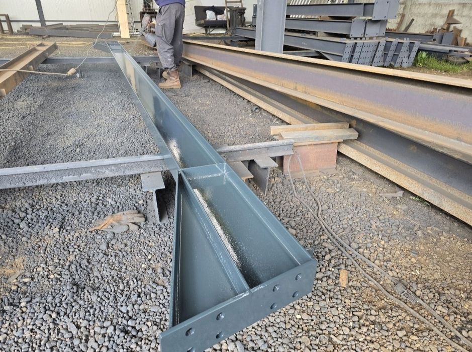 Vand/schimb hală metalică.
Lățime 10 metri.
Lungime 20 metri.
Inaltime