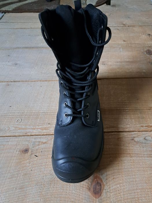 Vand bocanci  armata marimea 45 noi