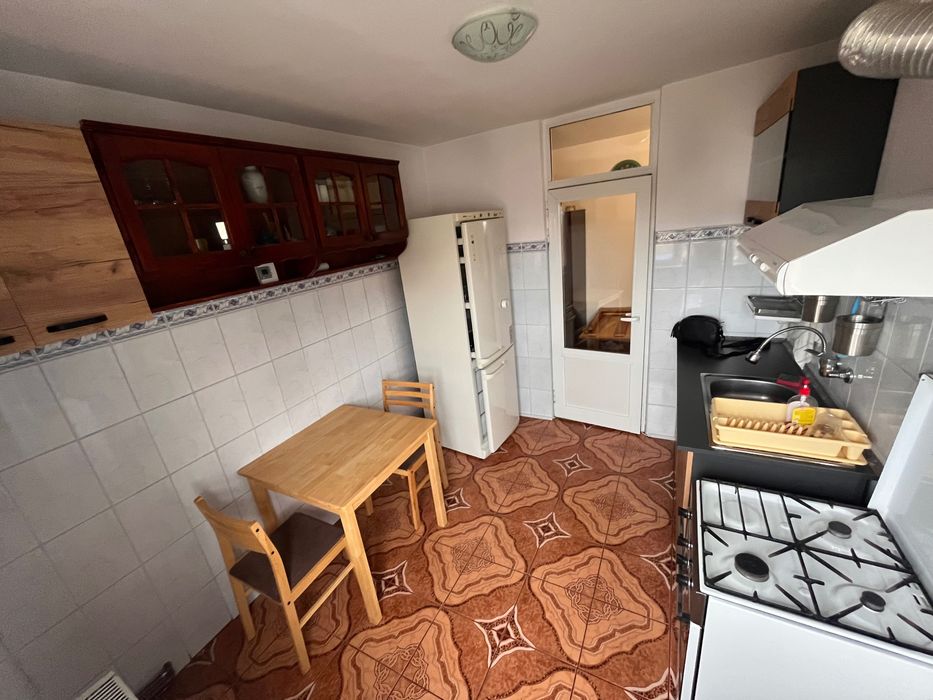 Închiriez apartament 2 camere cu centrala