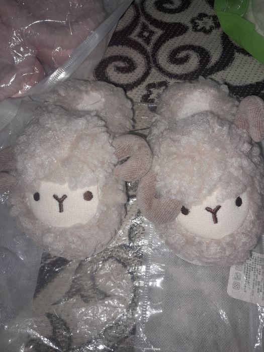 Продам  тапочки  2000 тенге