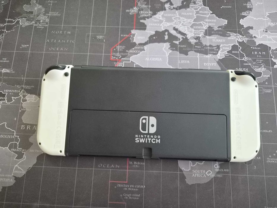 Nintendo Switch OLED White (Impecabilă) + Husă Cadou
