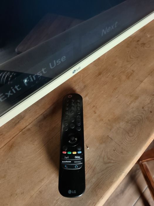 Срочно продам телевизор смарт 109 см белый  lg