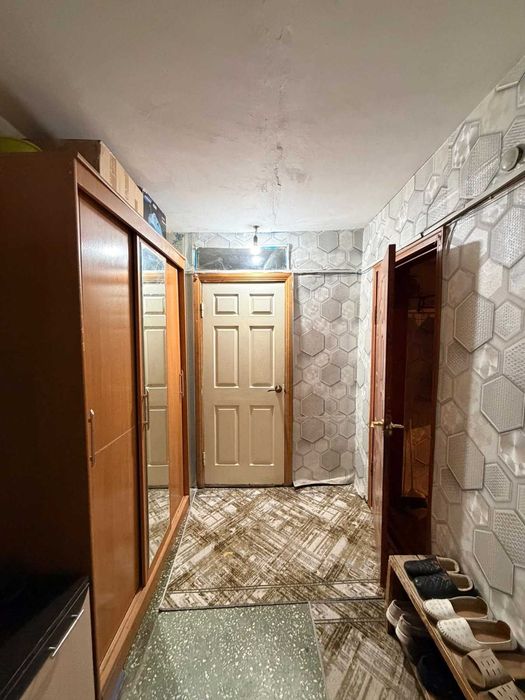 продается 2 ком окт район 8 школа