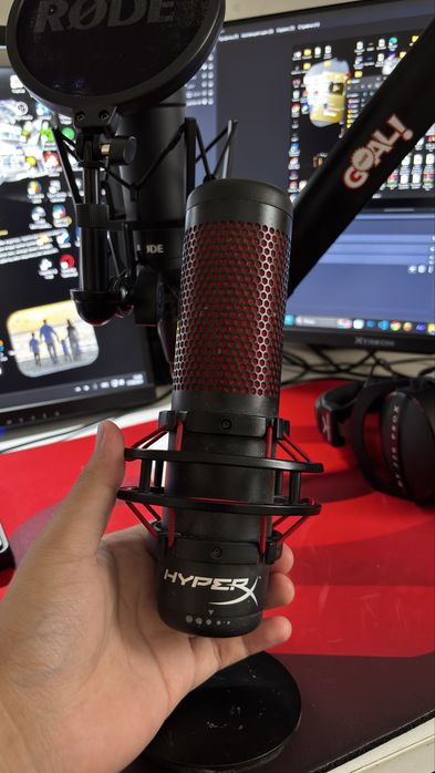 Срочно продам микрафон Hyper X Quadcast