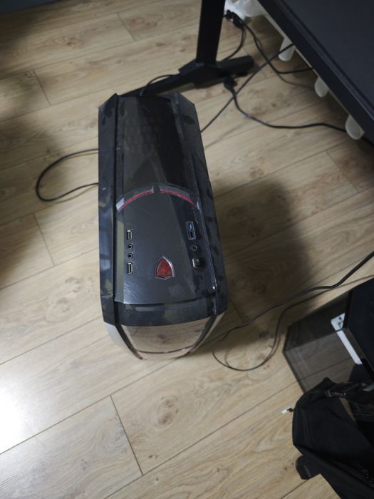 Продавам компютър и лаптоп