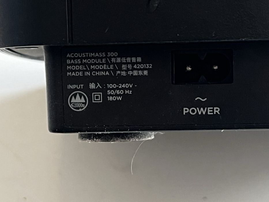 Bose Smart Soundbar 300 и Acoustimass 300 Bass Module