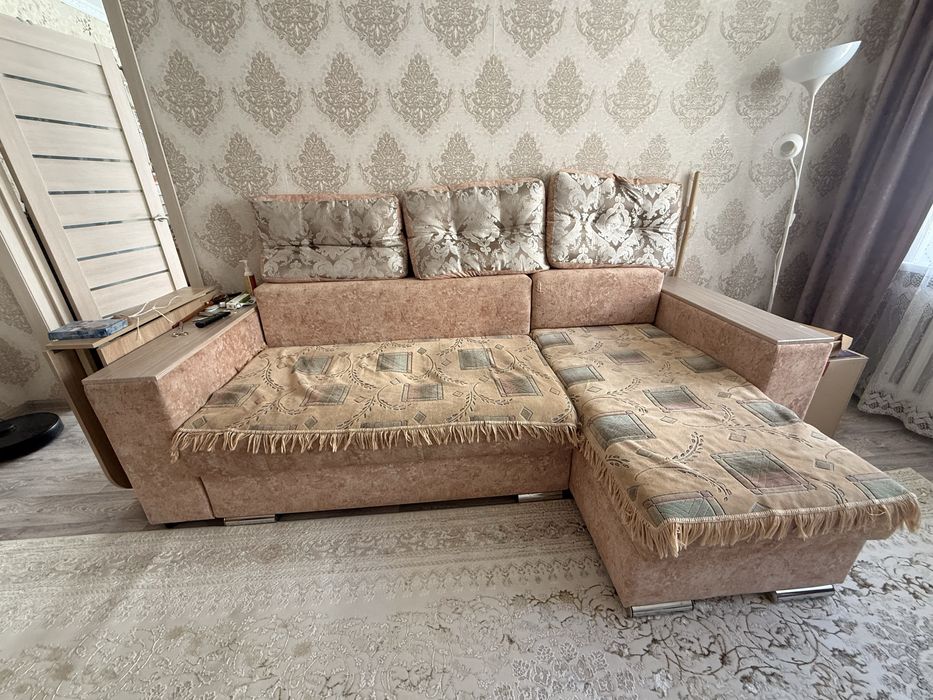 Продам диван , с углом