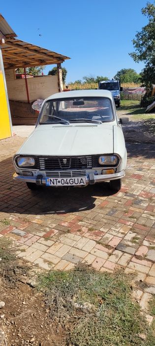 Vând  Dacia  1300