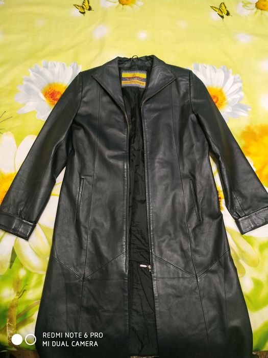 Продается женский кожаный плащ
