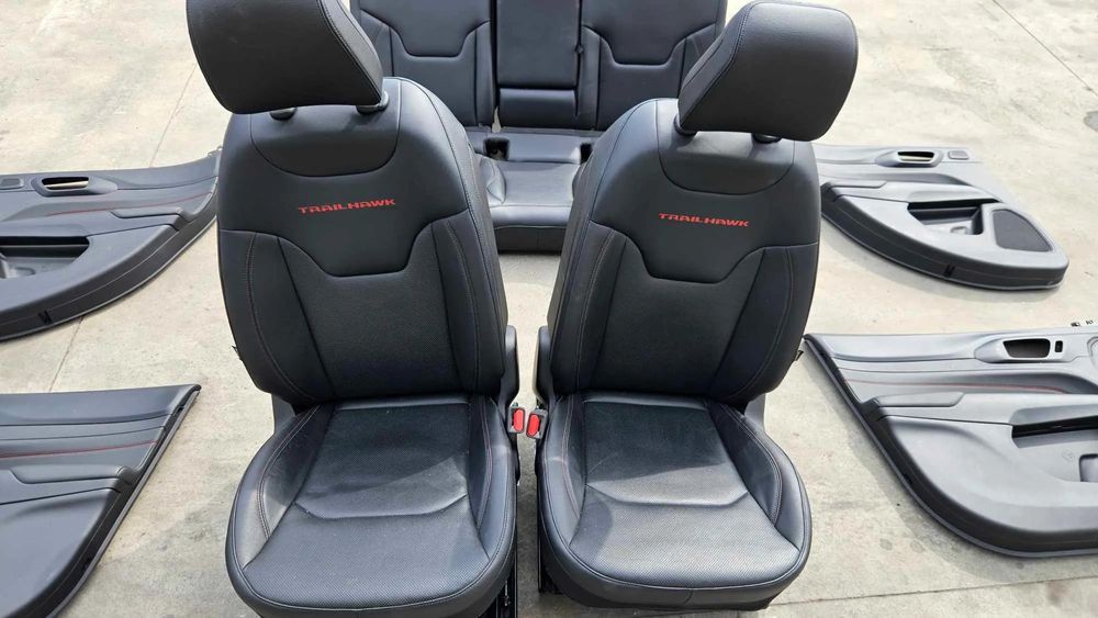 Interior trailhawk full electric jeep compass 2 facelift dupa 2020