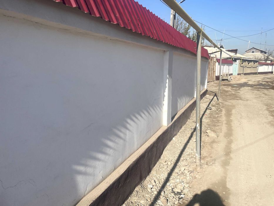 Продается участок с домом в центре Аккургана!