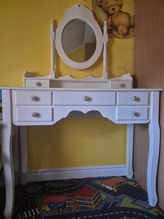 Măsuță de machiaj cu oglindă