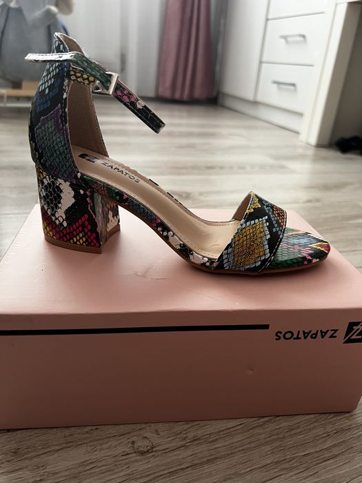 Sandale cu toc zapatos