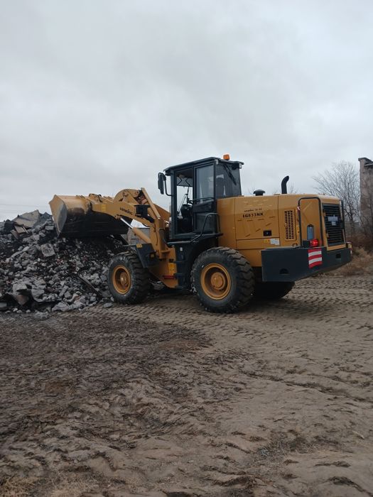 Услуги погрузчика 2 кубовый