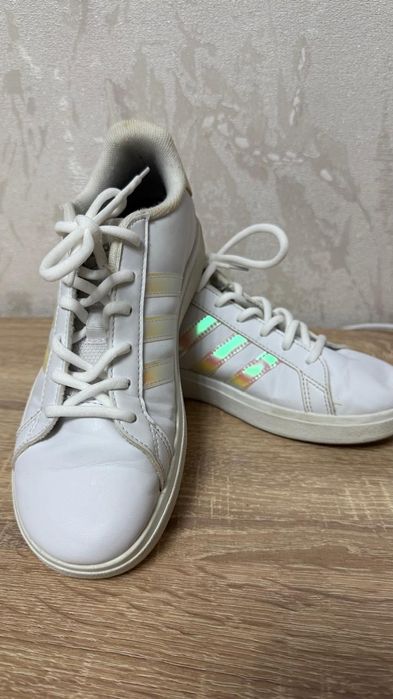 Продам кроссовки Adidas