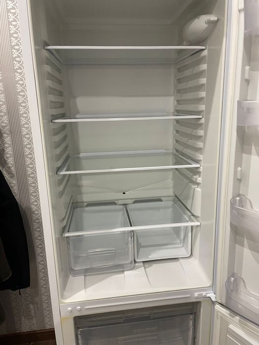 Холодильник Indesit