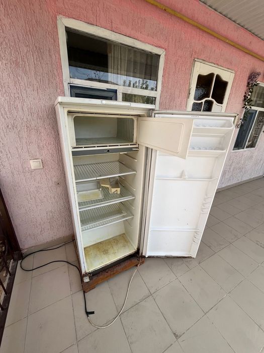 Холодилник бирюса