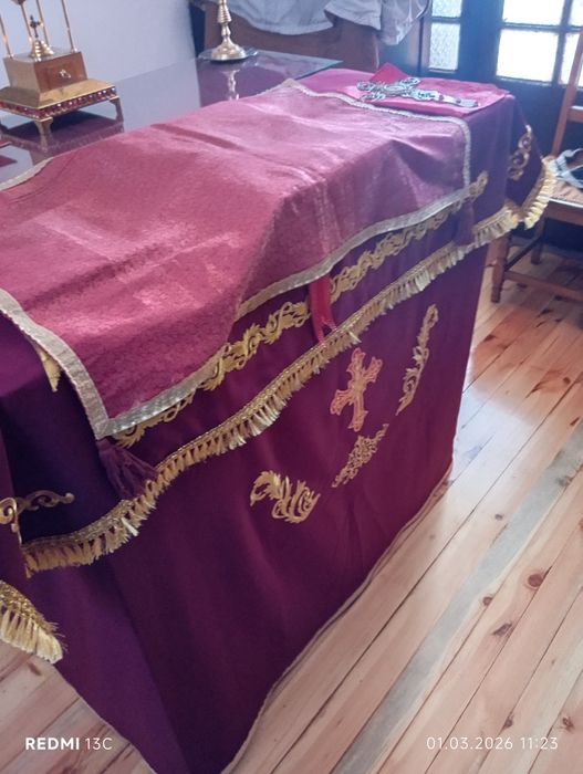 Покривки на престол.