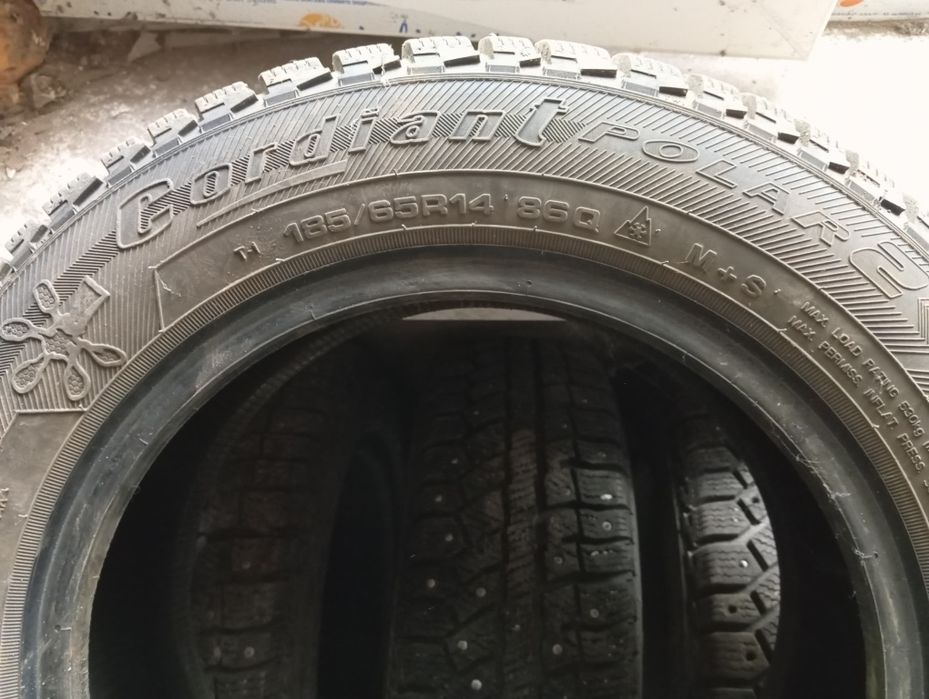 Шины зимние размер  185/65/14 .