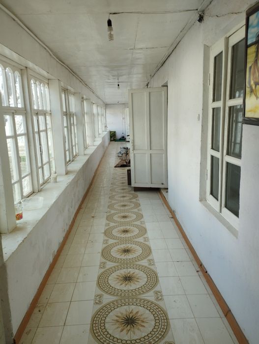 Shahar markazidan hovli sotiladi