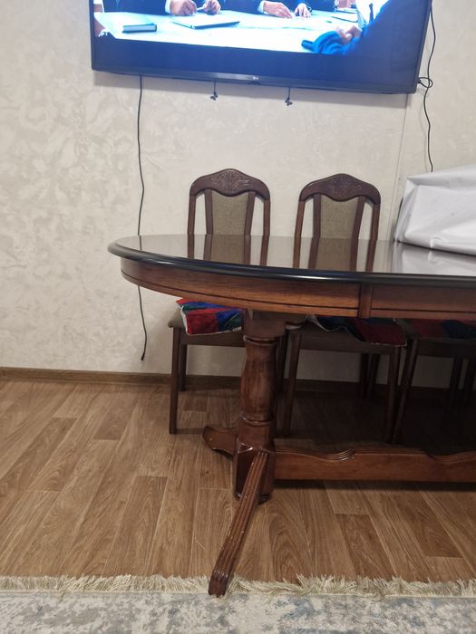 Стол со стульями