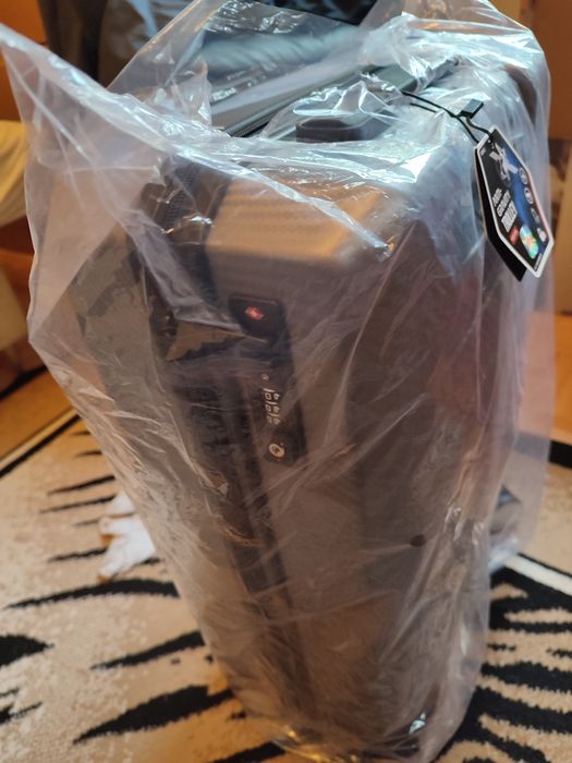 Чисто нов КУФАР С КОЛЕЛЦА NASA, ултра лек, поликарбонат, размер S