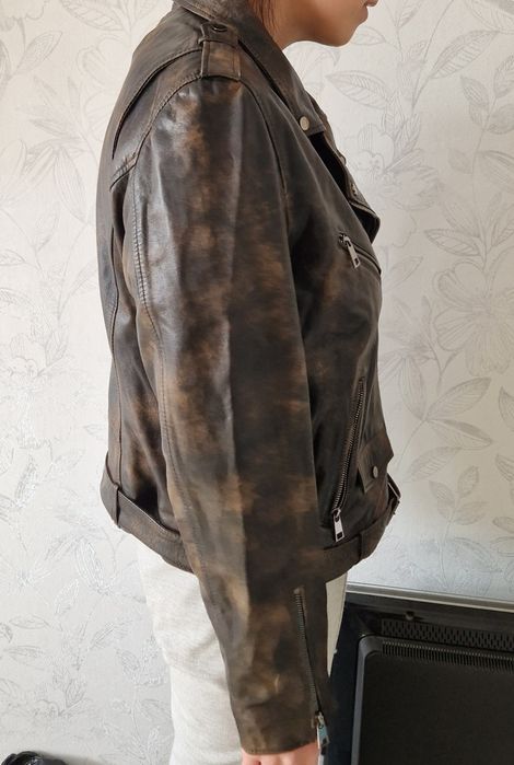 Продам кожаную женскую куртку косуху