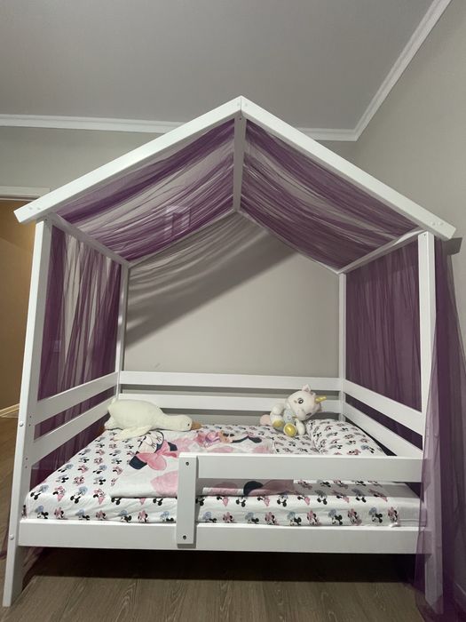 Продам кровать детскую с балдахином