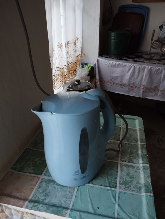 Тифал чойнак сотилади холати яхши ишлайди  оладиган  тел килинг сотама