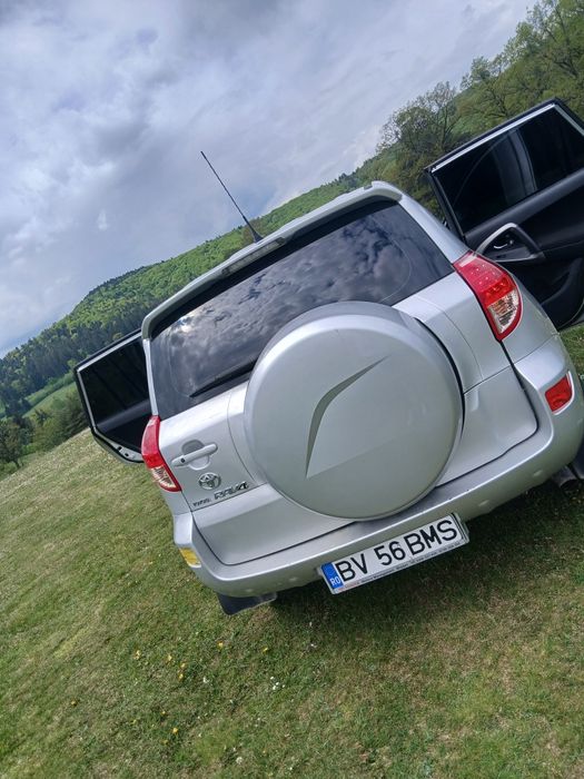 Vând toyota rav 4