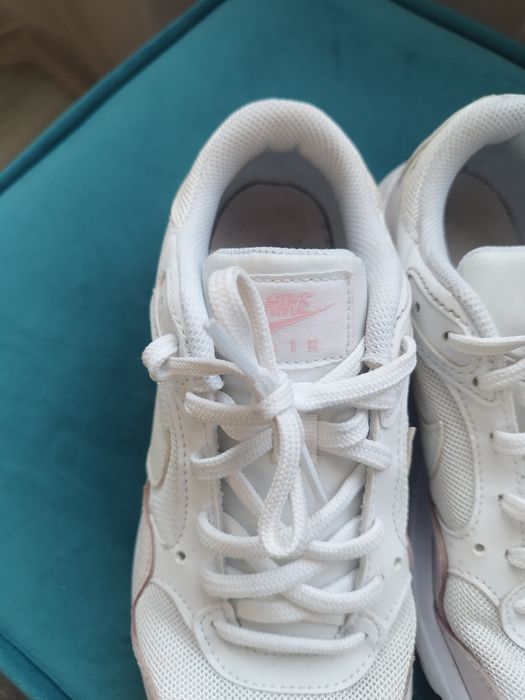 Оригинални дамски маратонки Nike