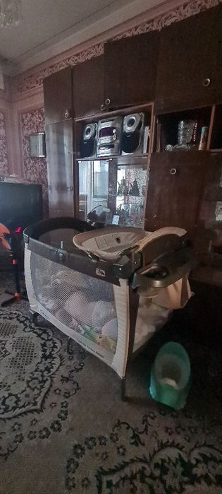 Срочно продам детскую кровать манеж Graco