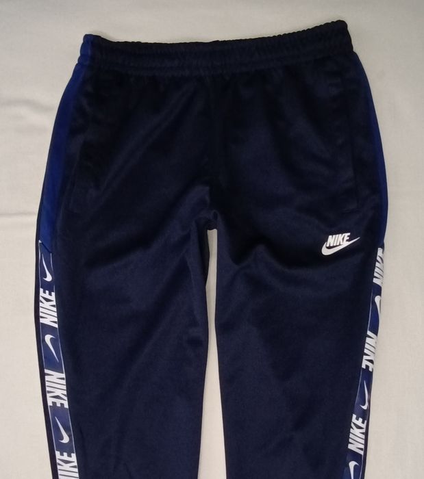 Nike Sportswear Repeat Sweatpants оригинално долнище S Найк долница