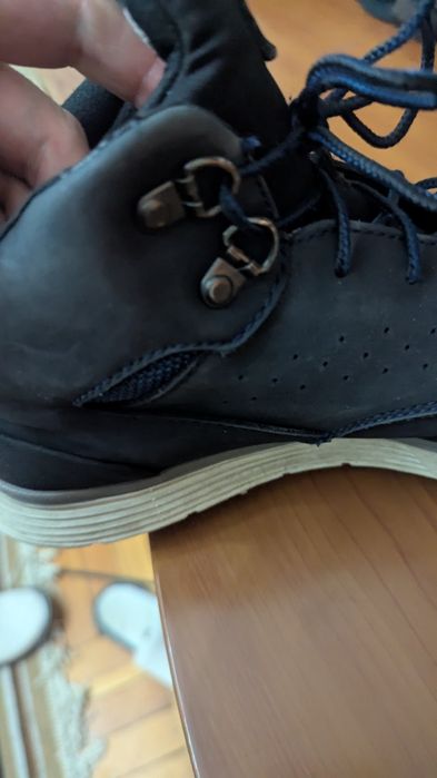 Продам мужские ботинки известного бренда тимберлэнд, и черные классика