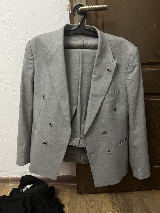 Продам костюм срочно