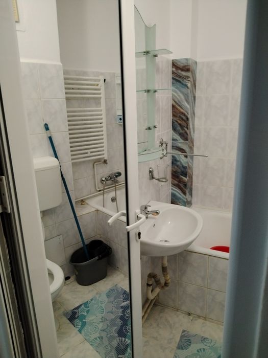 Închiriez garsonieră