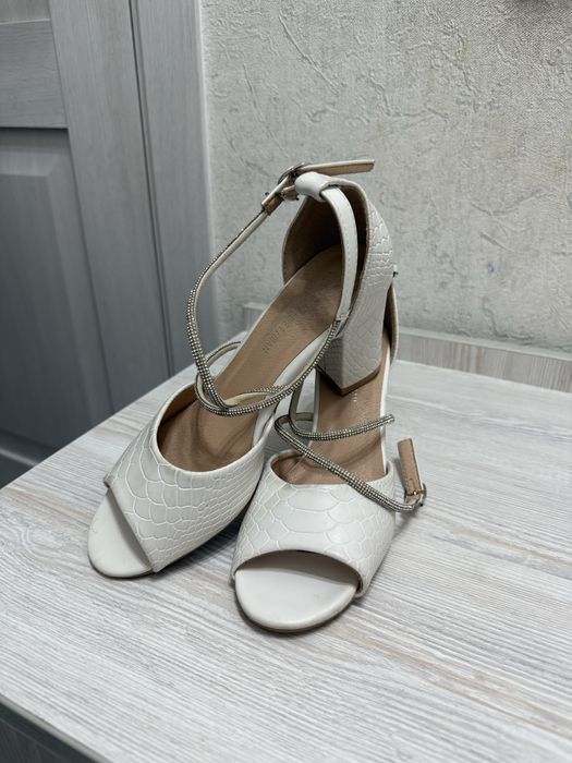 Женский обув 38/39 размери