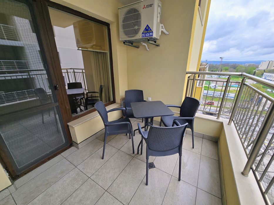 Под наем нов двустаен, Гранд мол