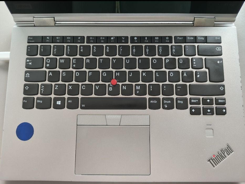 Vând laptop Lenovo yoga x1 gen 3 perfect funcțional CU BATERIE NOUĂ