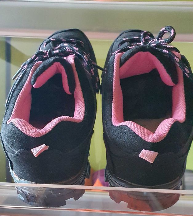 Adidasi drumetii marimea 36