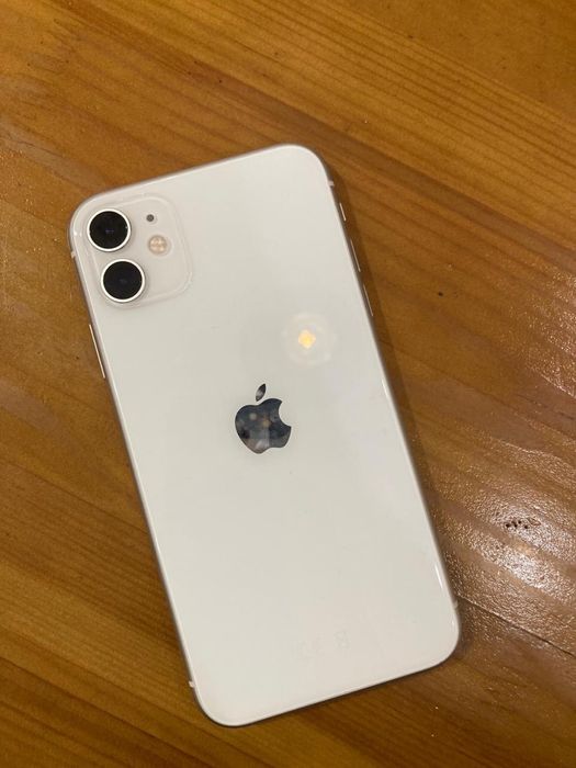 Продам Айфон 11 в хорошем состаяния