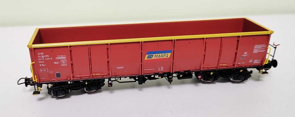 macheta vagon Eacs CFR Marfa var. rosu din set Albert Modell 500028 H0