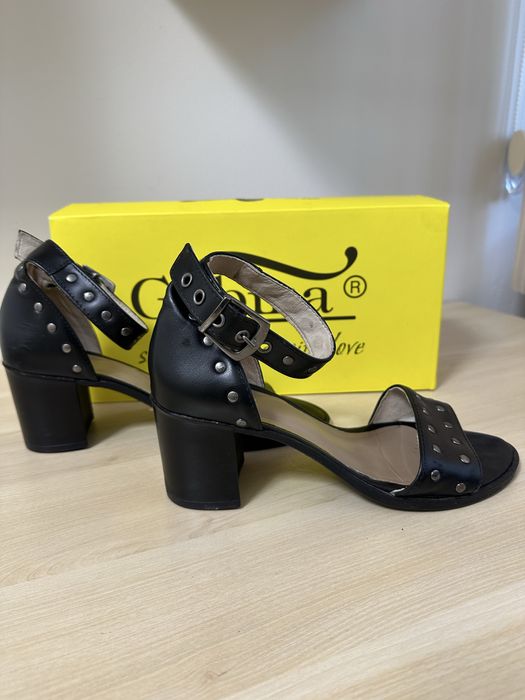 Черни сандали Gabina