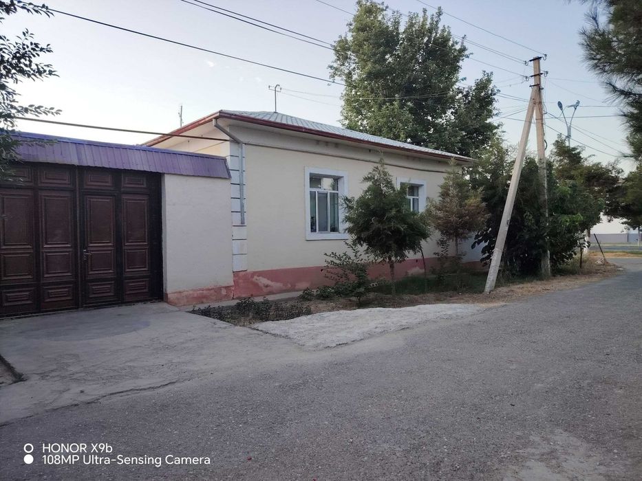 Namunali 5 xonadan iborat 6 sotixli kottej srochno sotiladi