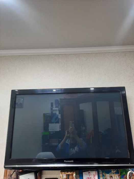продам телевизор Panasonic TX-PR42U20